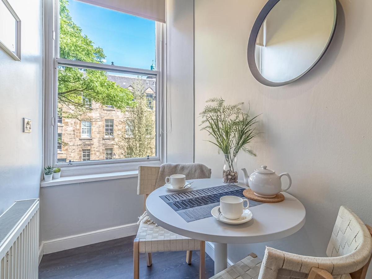 Pass The Keys Spacious And Homely Flat On The Royal Mile Edinburgh Exterior photo