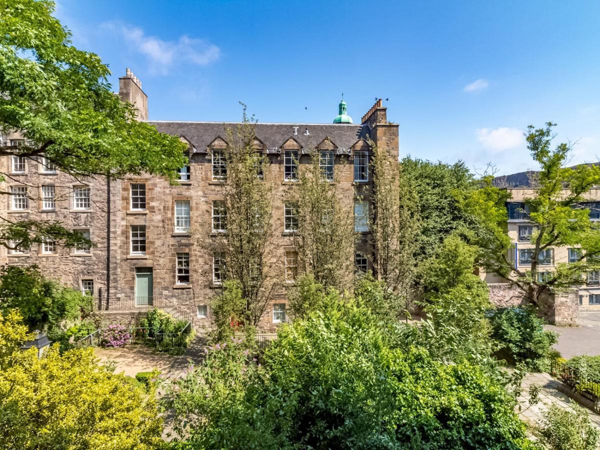 Pass The Keys Spacious And Homely Flat On The Royal Mile Edinburgh Exterior photo